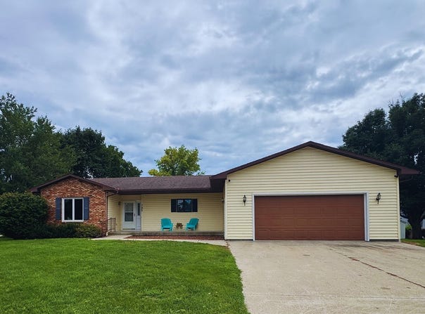 105 Benton Street, Fontanelle, IA 50846