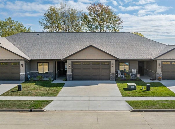 2420 Rolling Creek, Dubuque, IA 52003