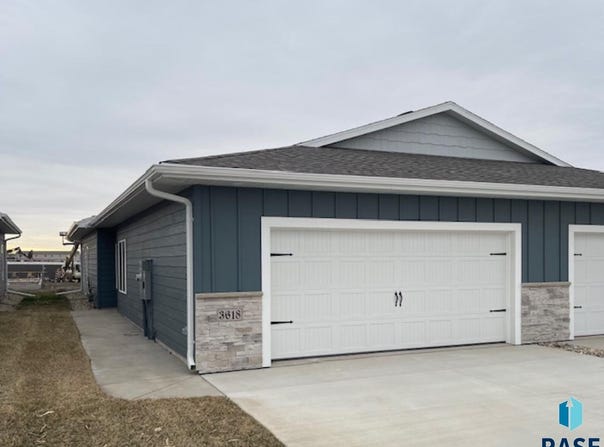 3618 S Heather Ave, Sioux Falls, SD 57106