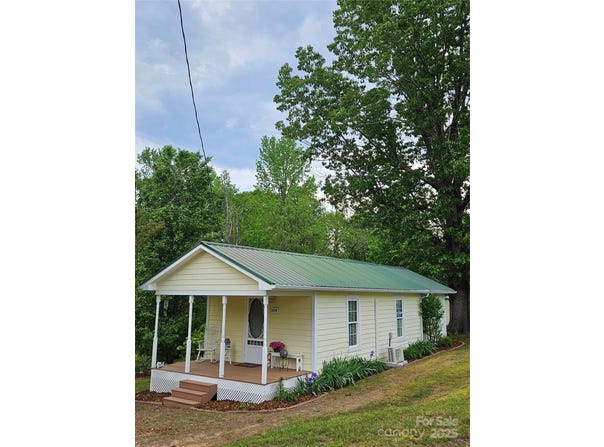 504 Pineburr Avenue SW, Valdese, NC 28690