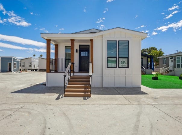 2 Hawthorne Ave, Fontana, CA 92335