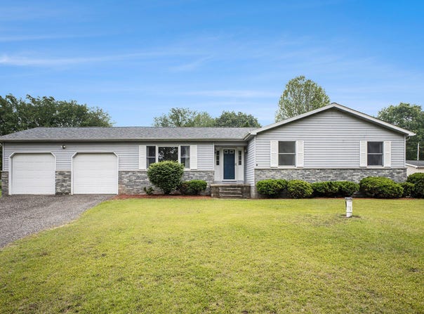 11261 North Drive, Brooklyn, MI 49230