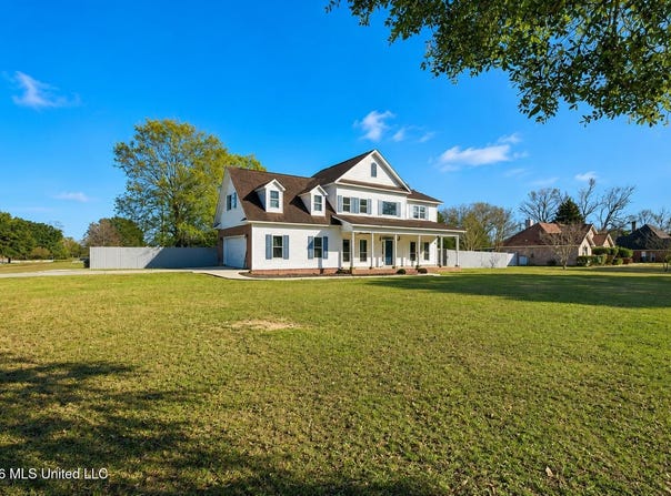 34 E Hidden Hills Drive, Picayune, MS 39466