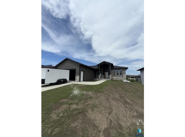 6412 E Fieldview St, Sioux Falls, SD 57110