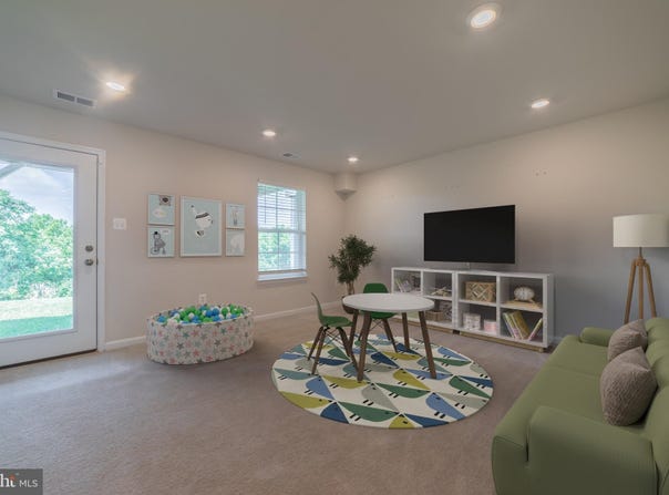 101 EXTROVERT DRIVE, CHARLES TOWN, WV 25414