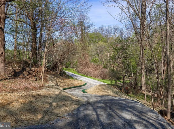 3841 SHAWS SCHOOL ROAD, BROGUE, PA 17309
