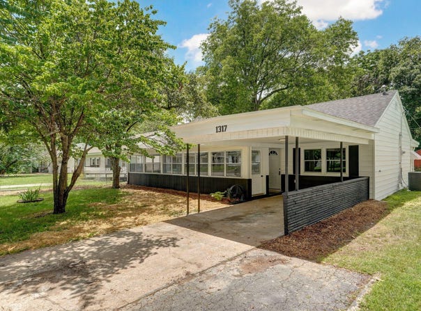 1317 S Willow Avenue, Springfield, MO 65804