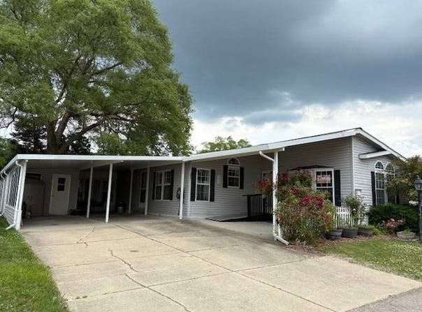 193 Flicker St, Rochester Hills, MI 48309