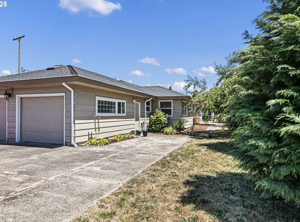 2114 CENTENNIAL BLVD, Springfield, OR 97477