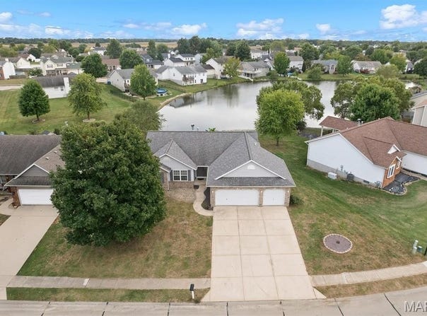 38 Cedarbrooke, Troy, IL 62294