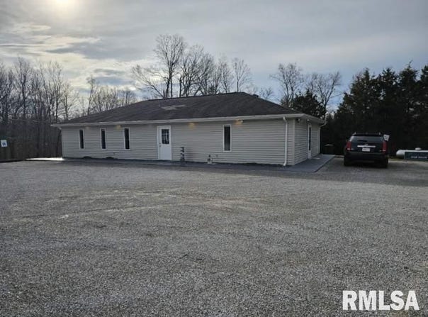 16275 N IL Hwy 37, Mt Vernon, IL 62864