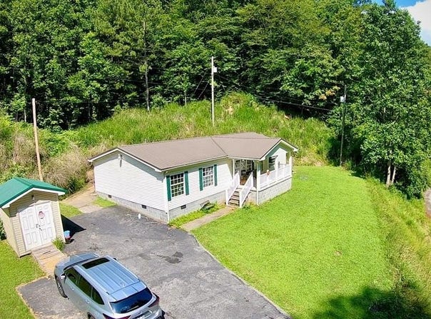 362 Pauley Holw, Forest Hills, KY 41527