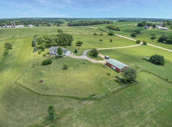 8900 Silver Spring Road, Gratiot, WI 53541