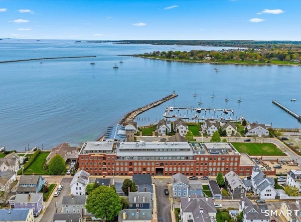 8 Stonington Commons, Stonington, CT 06378