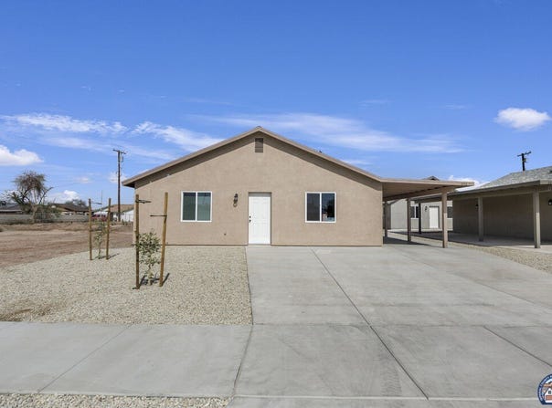 376 E Heil, El Centro, CA 92243