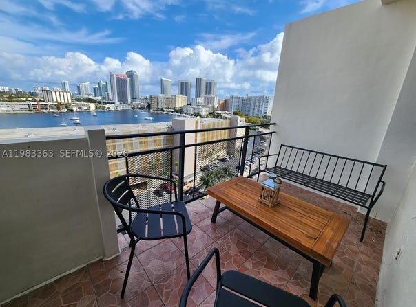 401 Golden Isles Dr, Hallandale Beach, FL 33009