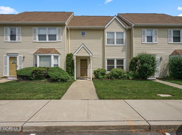 7 Colonial Court, Jackson, NJ 08527