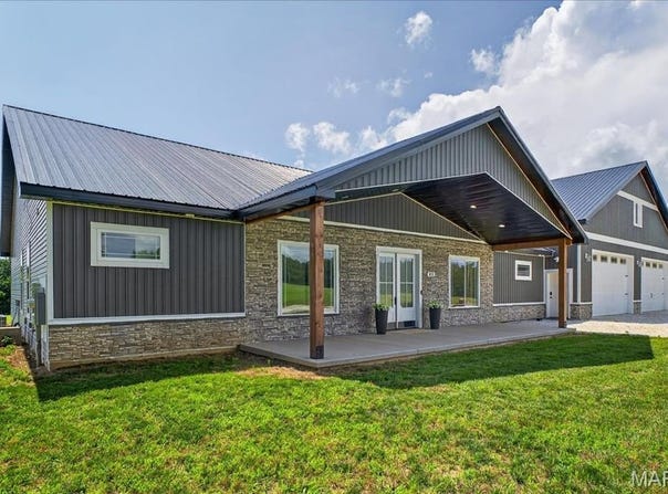815 N Ethlyn Road, Winfield, MO 63389