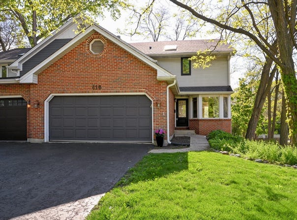 416 Lawrence Avenue, Glen Ellyn, IL 60137