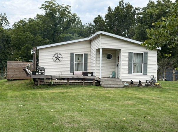40 S Pine Street, Grand Junction, MI 49056