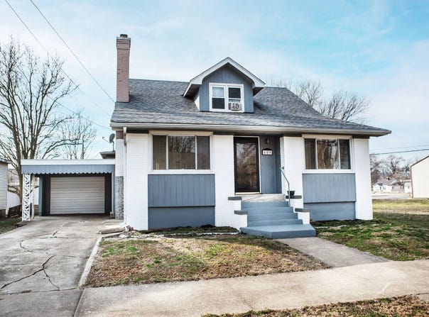 409 SE 2nd St, Fairfield, IL 62837