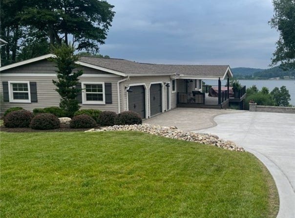 106 Manito Trail, Malvern, OH 44644