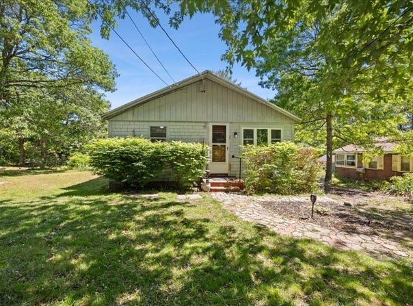 2 Cardinal Ave, Wareham, MA 02538
