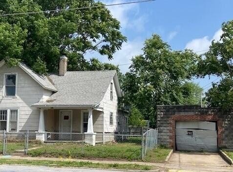911 W 2nd Street, Joplin, MO 64801