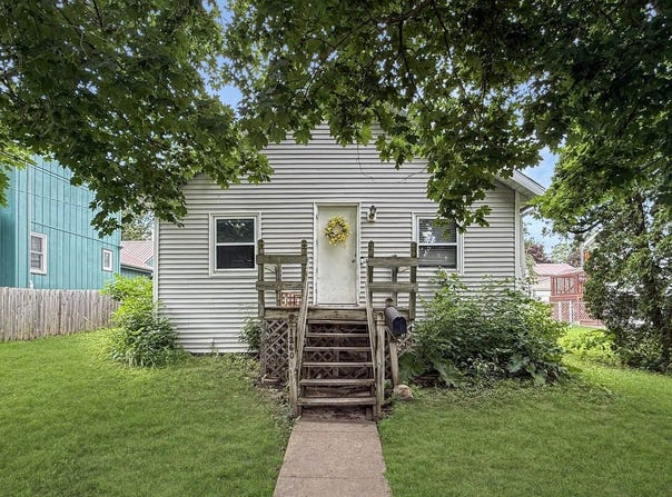 1260 West Palmer Street, Freeport, IL 61032