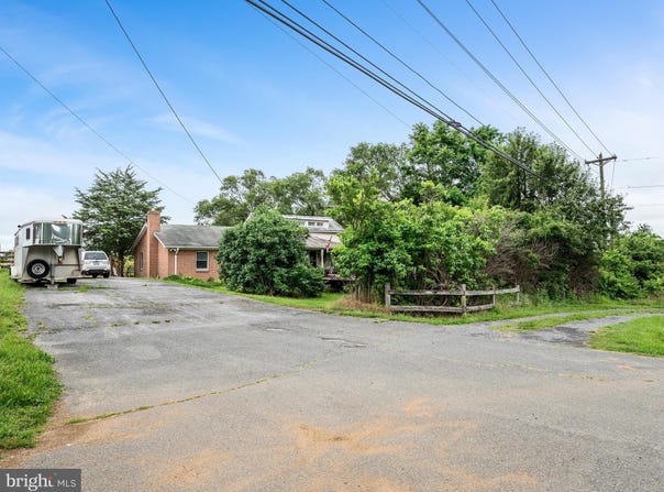 1569 FRONT ROYAL PIKE, WINCHESTER, VA 22602