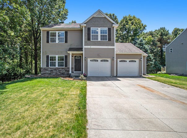 6061 Equestrian Woods Court, Kalamazoo, MI 49009