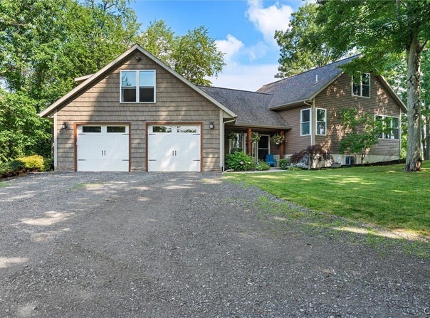 9424 Pendergast Road, Phoenix, NY 13135