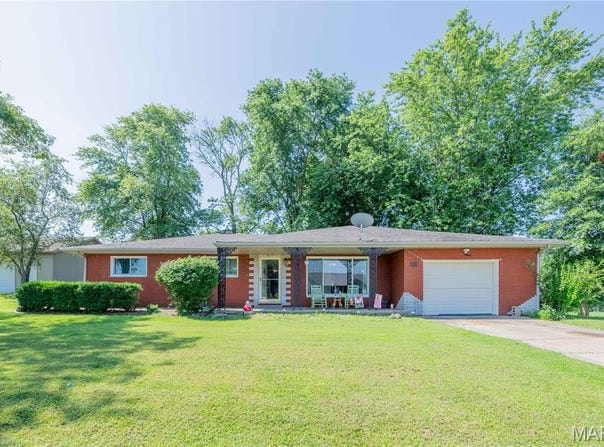 1302 Carribean Drive, Edwardsville, IL 62025