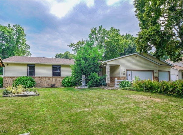 570 Rawlins Avenue, New Franklin, OH 44319