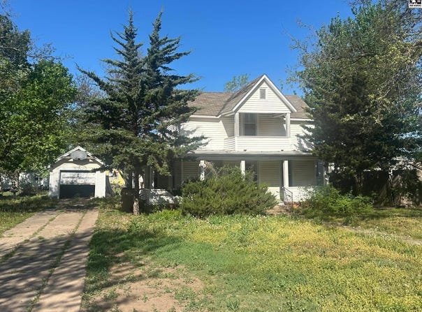 511 S Douglas Ave, Lyons, KS 67554