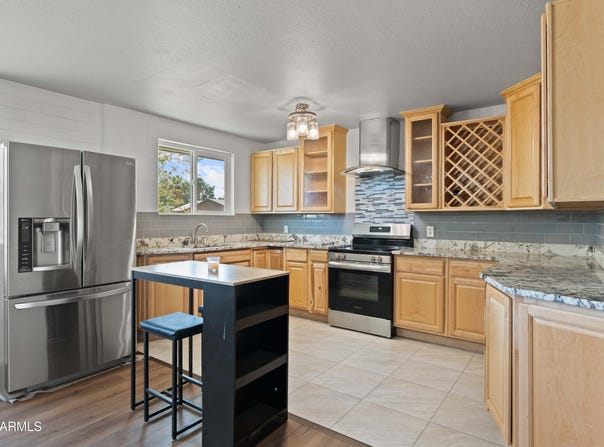 5802 N 61ST Drive, Glendale, AZ 85301