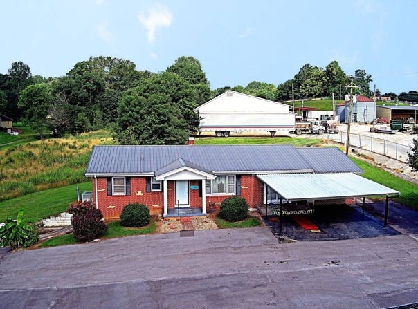 1560 West Main St, Livingston, TN 38570