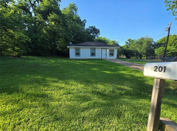 201 PASCHAL, Troup, TX 75789