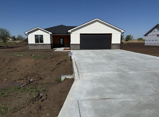 233 S Sycamore St, Valley Center, KS 67147