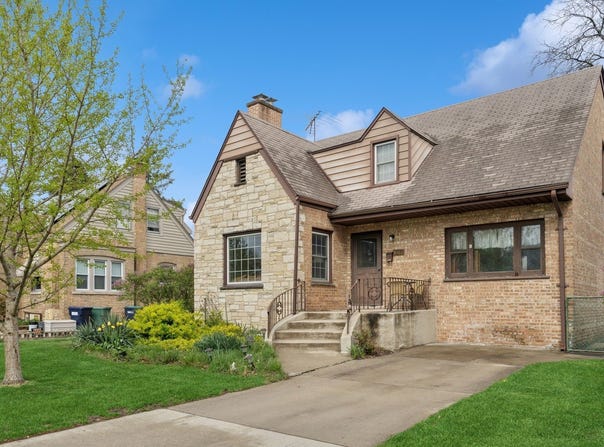 9317 S Spaulding Avenue, Evergreen Park, IL 60805