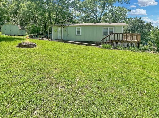 29822 McGinnis Road, Edwards, MO 65326