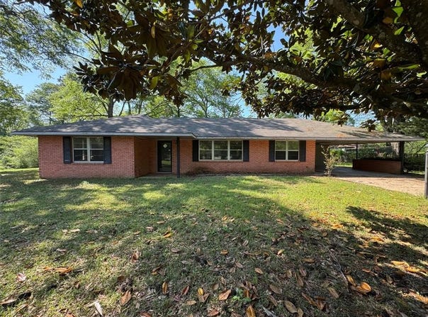 611 E Louisiana Avenue, Vivian, LA 71082