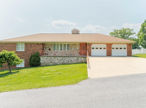 501 DAVIS AVE, ELKTON, VA 22827