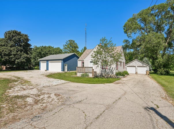 9207 39th Ave, Kenosha, WI 53142