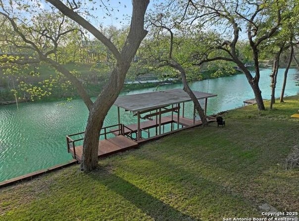 706 Gloria, Seguin, TX 78155