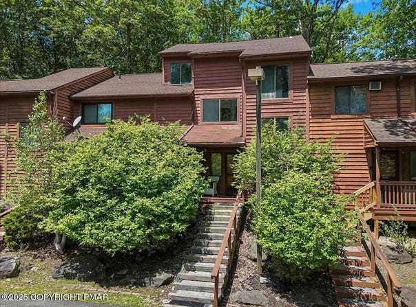 213 Falls Circle, Bushkill, PA 18324