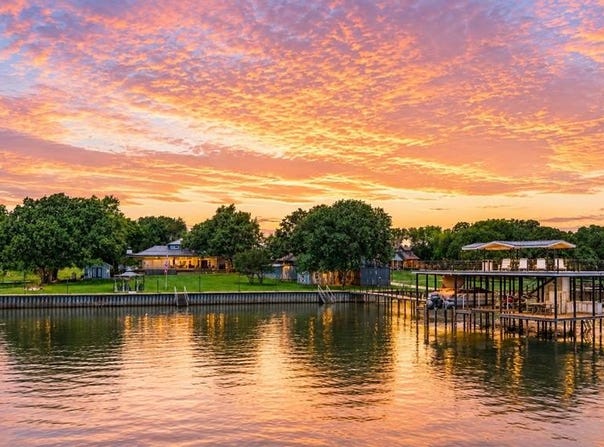 1301 Oak Hills Dr, Kemp, TX 75143