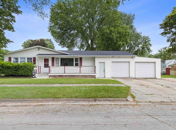 1790 LOST Lane, GREEN BAY, WI 54302