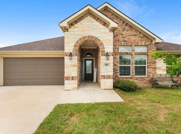 911 Elk Ridge Drive, Stephenville, TX 76401