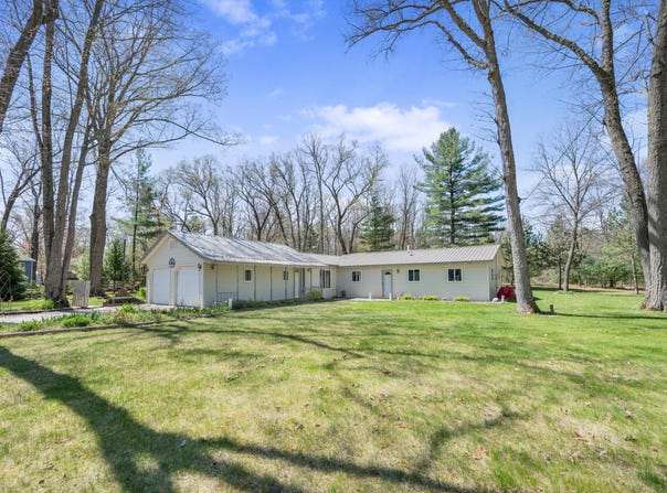 8607 Cochise Court, Howard City, MI 49329